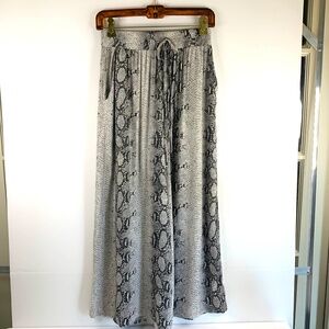 Women’s animal snake print gray/black boho wide leg flare flowy palazzo pants